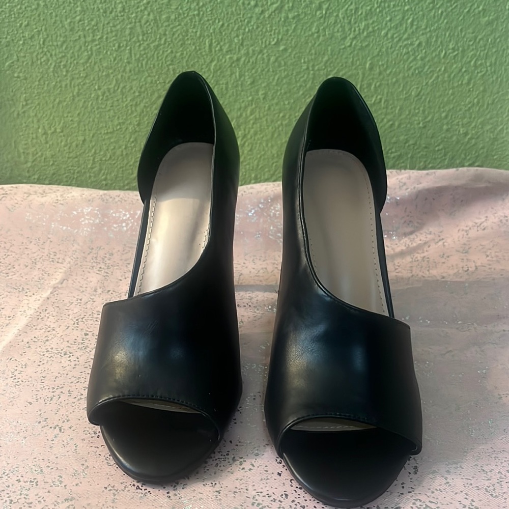 $35 New Black Unique Style 3” Heels size 9
